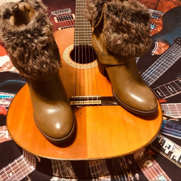 Cute and Sassy Fur Top Tan/Brown Boots! Size 7.5 - Picture 2 of 12